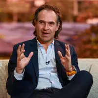 El alcalde se sumó al gobernador de Antioquia y pidió que se investigue al presidente Petro y a Francia Márquez. FOTO: Manuel Saldarriaga