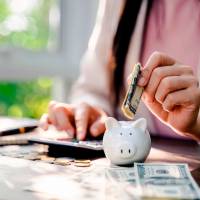 La digitalización del sistema financiero está facilitando el acceso de más mujeres a instrumentos de ahorro. FOTO: Depositphotos