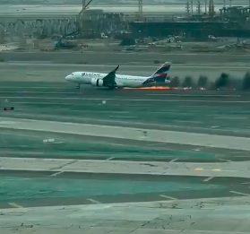Este es el momento exacto en el que el avión se incendia tras el choque. Foto: pantallazo tomado de redes sociales. 
