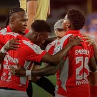 Santa Fe celebró una nueva victoria en el clásico bogotano después de remontar un marcador adverso ante Millonarios. FOTO: @SantaFe