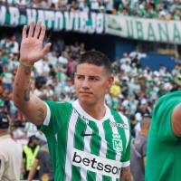 James Rodríguez durante su presentación a los hinchas verdolagas. FOTO CAMILO SUÁREZ