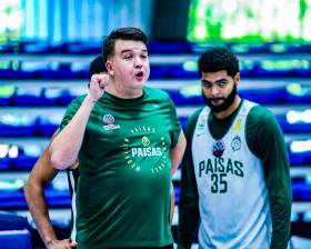 El técnico venezolano Daniel Seoane durante una jornada de entrenamiento con Paisas Basketball antes del debut en Nicaragua. FOTO: Cortesía Paisas