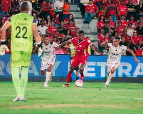 América logró una importante victoria, como visitante, ante Llaneros y llegó a 27 puntos en la tabla de posiciones, en la cual es líder solitario. FOTO TOMADA X@AmericadeCali