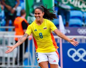 Marcela Restrepo, jugadora del registro de Atlético Nacional, celebra el tanto con el que Colombia empezó ganando ante Nueva Zelanda. FOTO CORTESÍA FCF