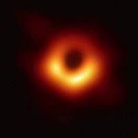 Imagen de un agujero negro tomada con el Telescopio del Horizonte de Sucesos. FOTO: EHT / Europa Press
