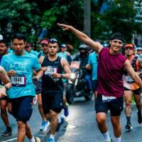El running mueve un negocio que va más allá de las inscripciones: también genera consumo en calzado, ropa técnica, hidratación, alimentación, transporte y hotelería .FOTOS JULIO HERRERA