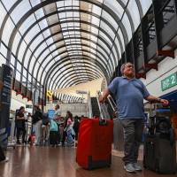 La Aeronáutica Civil recomendó a los pasajeros que tengan vuelos programados hacia estos destinos en las próximas horas y días no acudir a los aeropuertos sin verificar previamente el estado de su vuelo. Foto: Manuel Saldarriaga