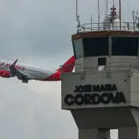 El Aeropuerto José María Córdova, pensado con una capacidad de 11 millones de pasajeros al año, umbral que se esperaba no se superara por lo menos hasta 2034, en 2022 ya se quedó estrecho con 13,5 millones de pasajeros. Foto: Manuel Saldarriaga Quintero.