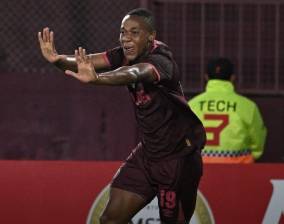  Yoshan Stiven Valois viene causando sensación en Argentina gracias a sus goles. FOTO X-LANÚS
