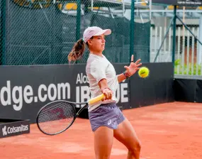 La antioqueña Emiliana Arango en una de sus jornadas de entrenamiento antes del arranque de las competencias en la Billie Jean King Cup en Ibagué. FOTO: Cortesía Fedecoltenis