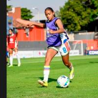 Mariana Mosquera del registro de Atlético Nacional ingresó en el segundo tiempo ante Chile y dejó buena impresión por su gambeta y buen manejo de balón. FOTO FCF