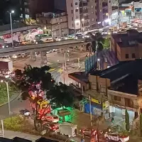 El alto flujo de vehículos que se movilizan tiene paralizado el sector. Motos, camiones y vehículos particulares y de servicio público no han podido llegar a sus destinos a raíz del daño. FOTO: Cortesía