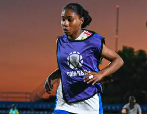La jugadora Sintia Cabezas llegó directamente desde Francia para jugar con Colombia y fue determinante en la victoria de la Tricolor ante Venezuela. FOTO CORTESÍA FCF 