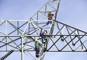 De acuerdo con información pública de XM, existen retrasos de hasta 13 años en infraestructura del Sistema de Transmisión Nacional y de 11 años en infraestructura del Sistema de Transmisión Regional.
