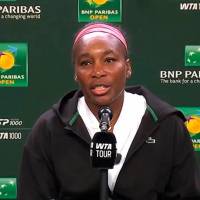 Venus Williams regresó a competencia; lo hizo en Indians Wells, pero quedó eliminada en primera ronda. La estadounidense de 45 FOTO TOMADA X@TennisONEApp