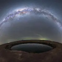 El centro de la Vía Láctea, donde se ubica Sagittarius A, podría estar compuesto por un núcleo superdenso de materia oscura y no por un agujero negro, según un nuevo estudio. FOTO cortesía Anne Dirksen