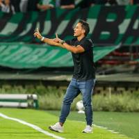 El entrenador bogotano Lucas González, de 45 años, apenas dirigirá su primer partido por Liga con Nacional el domingo en Montería. Foto: Camilo Suárez