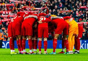 El Liverpool salió a la cancha con 5 juveniles debido a la gran cantidad de lesiones que afectan el equipo. FOTO Tomada de ‘X’: @LFC