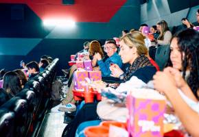 Cineprox abrió en Parque Fabricato, en Bello, la primera sala 4DX del norte del Valle de Aburrá, con 116 sillas en movimiento y efectos sensoriales. FOTO cortesía Parque Arauco
