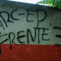 Grafiti intimidatorio de las disidencias de las Farc en el Norte de Antioquia. FOTO Camilo Suárez. 