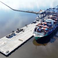 La conexión cobra relevancia para el comercio exterior colombiano si se tiene en cuenta que el 52 % del intercambio nacional de mercancías en contenedores proviene de Asia, según las cifras entregadas por la terminal. FOTO Cortesía Puerto Antioquia. 