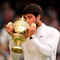 El español Carlos Alcaraz se coronó campeón de Wimbledon en una final épica ante Novak Djokovic. FOTO GETTY 