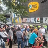 Primeras imágenes de lo que fue un intento de hurto en inmediaciones del centro comercial Puerta del Norte en Bello. FOTOS Denuncias Antioquia. 