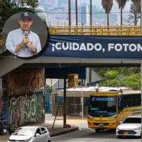 Desde que los sistemas de fotodetección están a cargo de la Alcaldía de Medellín, se pusieron pasacalles, como los de la foto, para alertar a los conductores cada vez que se acercan a una cámara de fotomulta. FOTOS Manuel Saldarriaga. 
