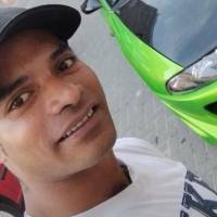 En la imagen principal, alias El Negro Álex; en la miniatura superior la notificación roja de Interpol indicando su búsqueda y captura; en la miniatura inferior, Gustavo Adolfo Pérez Peña, alias El Montañero. FOTOS CORTESÍA, X de Fico Gutiérrez y ARCHIVO EL COLOMBIANO. 