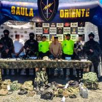 Entre los elementos incautados hay cuatro pistolas, tres escopetas, tres vehículos y dos motocicletas. FOTO Cuarta Brigada del Ejército.