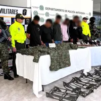 Junto a alias ‘Chibolo’, fueron capturados otros cinco presuntos integrantes de este grupo criminal. FOTO Policía Antioquia. 