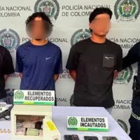 Además del dinero, en el procedimiento fue incautada un arma de fuego, proveedores y algunos celulares. FOTO Alcaldía de Rionegro. 