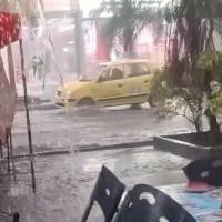 En algunos puntos de Medellín, como en la glorieta de Monterrey, se reportan inundaciones. Imagen tomada de redes sociales. 