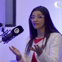 La secretaria de Salud de Antioquia, Marta Cecilia Ramírez, explicando la crítica situación de la red hospitalaria en el departamento. FOTO EL COLOMBIANO. 