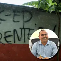 En el fondo, un grafiti alusivo al Frente 36 de las disidencias de las FARC en el municipio de Briceño, Norte de Antioquia. En miniatura en la esquina inferior derecha, el alcalde de esta localidad. Noé Espinosa Vásquez. FOTOS Camilo Suárez y Alcaldía de Briceño.