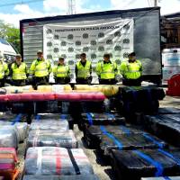 Este fue el “mega cargamento” de marihuana que la Policía encontró al interior del camión abandonado. FOTO Policía Antioquia. 