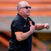 El técnico vallecaucano Alberto Suárez, dejó de ser el técnico de Envigado, tras llegar a un acuerdo con las directivas del club, con el cual logró el título del Torneo BetPlay-1. FOTO CORTESÍA ENVIGADO