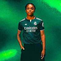 La delantera colombiana Linda Caicedo con la nueva camiseta del club. Esta será la segunda indumentaria del Real Madrid para la temporada 2026-2027. FOTO TOMADA X@realmadridfem