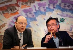 Colombia registra mayor deterioro fiscal de América Latina, en cabeza de Germán Ávila, ministro de Hacienda; y Gustavo Petro, presidente de Colombia. FOTO: Presidencia y Colprensa.