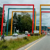 La escultura acompaña el paisaje en inmediaciones del aeropuerto desde los años 80. FOTO: MANUEL SALDARRIAGA