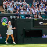 Los aficionados del tenis en Wimbledon no han podido despegarse del Mundial de Norteamérica y en medio de los juegos, se ha escapado una que otra celebración de gol. FOTO TOMADA X@WIMBLEDON 