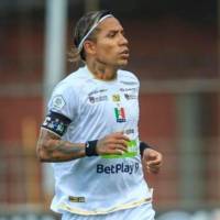 El delantero Dayro Moreno, máximo artillero del fútbol colombiano falló el penal en el Romelio Martínez y Once Caldas quedó eliminado de la semifinal de la Liga BetPlay. FOTO CAMILO SUÁREZ 