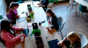 Las categorías con mayor volumen de órdenes en los días anteriores al 8 de marzo fueron regalos, juegos y juguetes e indumentaria. FOTO suministrada por Mazalan Comunicaciones