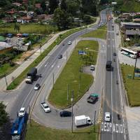 Imagen aérea de uno de los tramos de la autopista Medellín - Bogotá. FOTO Manuel Saldarriaga