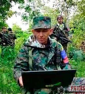 “Antonio Medina” es el comandante del frente 28 de las Farc y junto al frente 10 y el frente 48 se enfrentan al ELN. FOTO: Cortesía. 