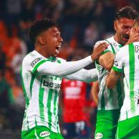 Los futbolista Joan Castro, Facundo Batista y Camilo Cándido sumaron minutos en partidos importantes como los clásicos paisas ante el DIM. Foto: Manuel Saldarriaga