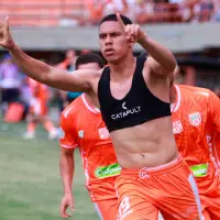 El delantero Stiwart Acuña marcó el tanto de la victoria de Envigado, y el cuadro naranja es el finalista en el torneo de ascenso. FOTO MANUEL SALDARRIAGA 