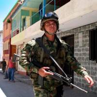 Tras la explosión, el Ejército hizo una inspección para detectar si había más explosivos sembrados. FOTO ARCHIVO EL COLOMBIANO