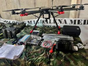 Este fue el dron que incautó el Ejército en San Andrés de Cuerquia un día antes de los sobrevuelos en Hidroituango que obligaron a cancelar la visita del alcalde de Medellín, Federico Gutiérrez, y del gobernador de Antioquia, Andrés Julián Rendón. FOTO: CORTESÍA EJÉRCITO NACIONAL
