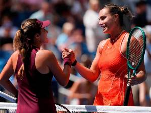La colombiana Camila Osorio y Aryna Sabalenka se midieron en el US Open con victoria para la bielorrusa. FOTO GETTY 